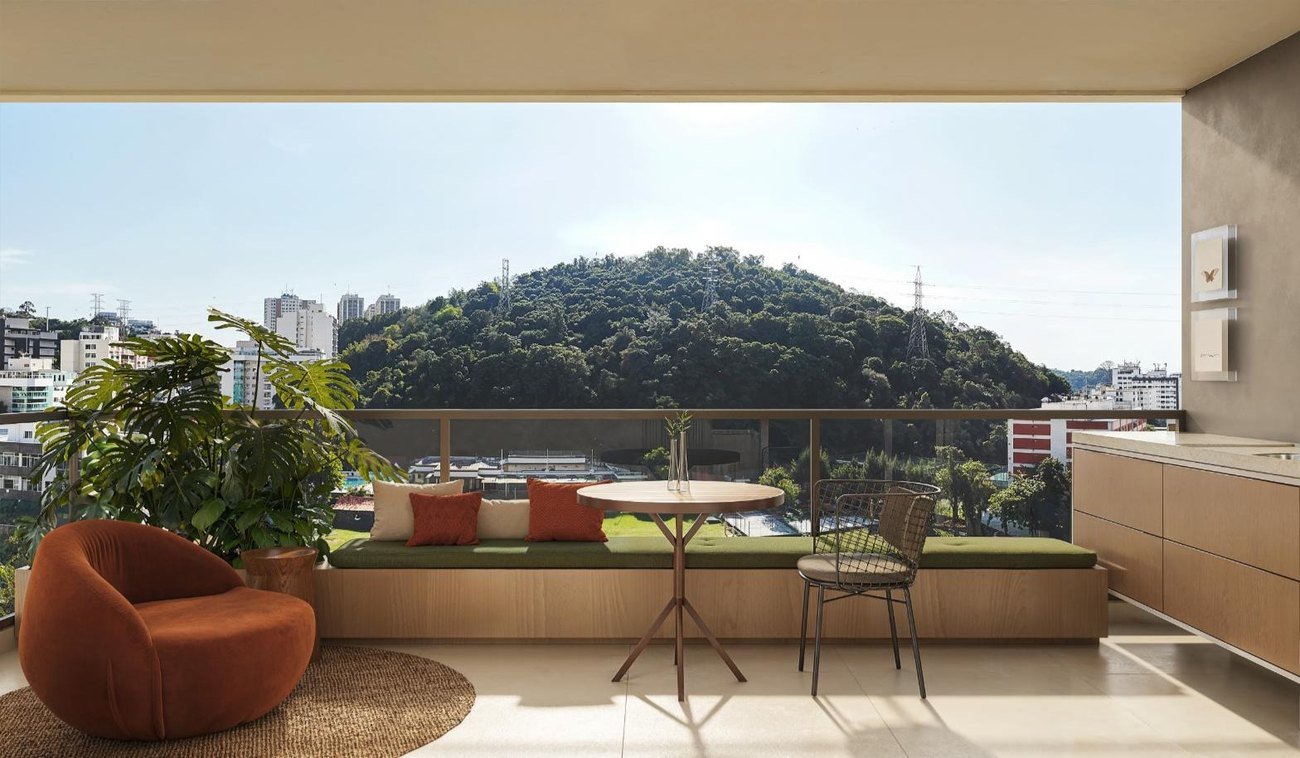 Perspectiva da varanda de um apartamento do The Grove Icaraí, com vista para o verde